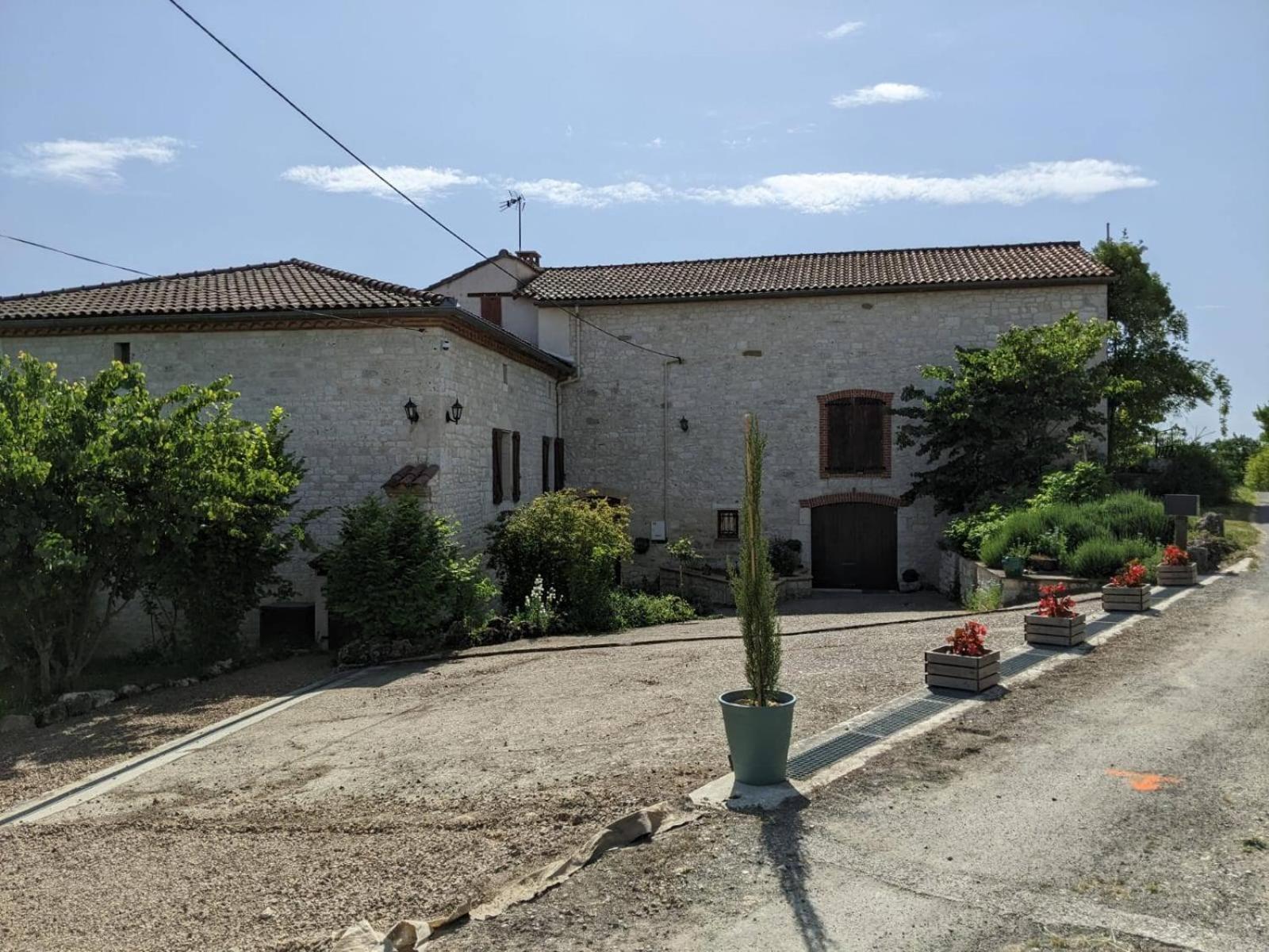 Chambre D'Hotes L'Hermione Bed & Breakfast Villeneuve-sur-Vere Exterior photo