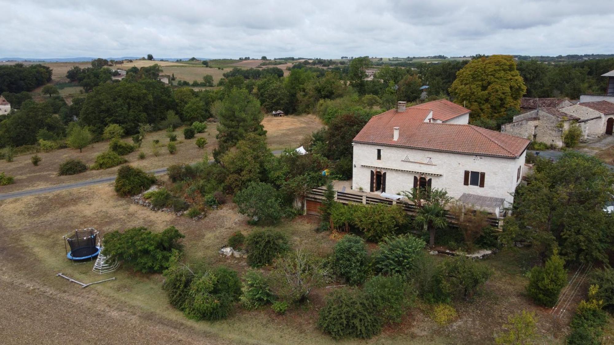 Chambre D'Hotes L'Hermione Bed & Breakfast Villeneuve-sur-Vere Exterior photo